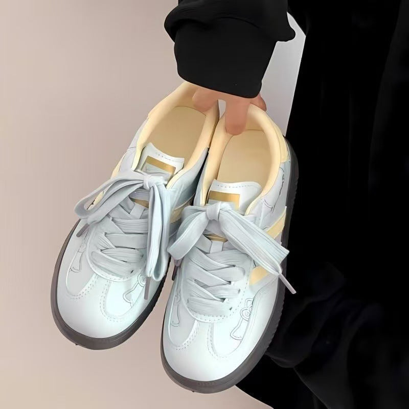 Damen Sneakers mit verspielten Blumenapplikationen und dämpfender Sohle EB