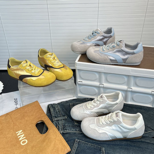 Damen Sneakers mit weichem Wildleder und glänzender Satin-Oberfläche EB