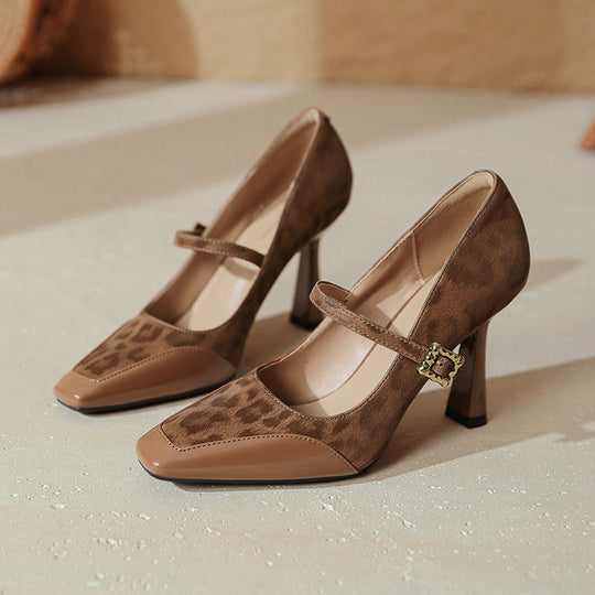 Damen elegante Mary Jane Pumps mit charakteristischem Blockabsatz und dekorativem Riemen EB