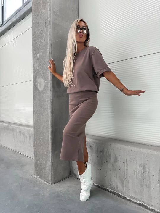 Damen lässiges Zweiteiler-Set aus Feinstrick mit oversized Shirt und Midi-Bleistiftrock mit Seitenschlitz Eichborn Berlin
