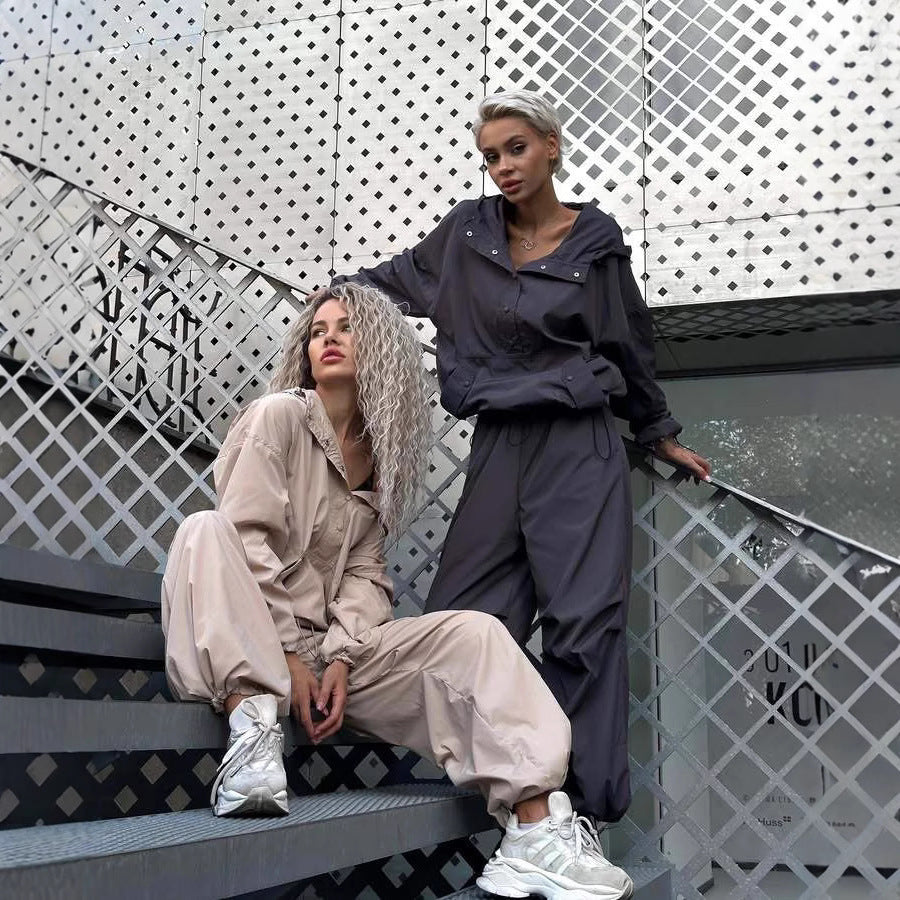 Damen winddichte Technikjacke mit Kapuze und verstellbaren Bündchen EB