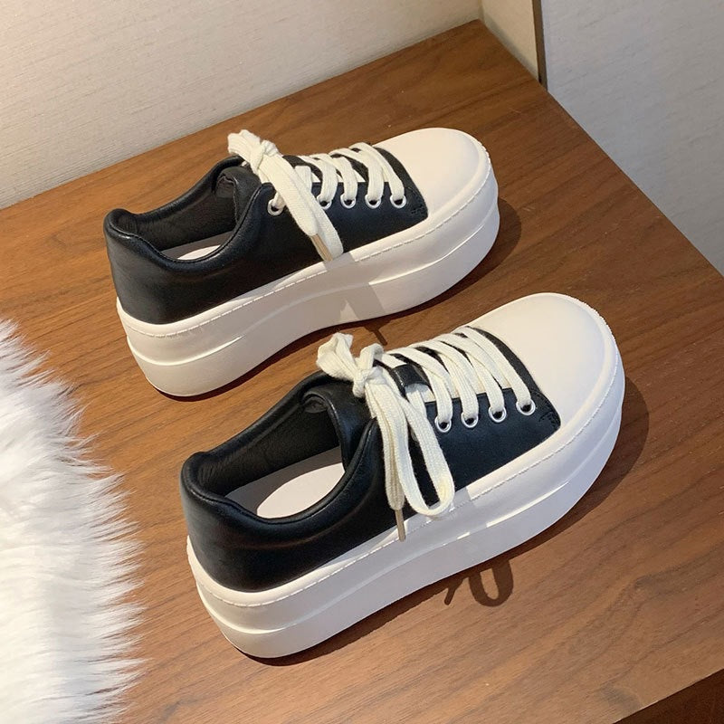 Damen Modische Plateau Sneakers mit stilvollem Obermaterial und bequemer Dämpfung EB