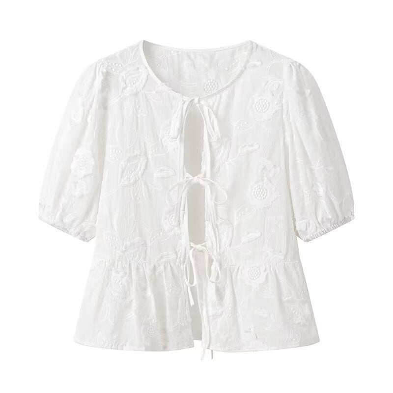 Damen Bluse mit floralem Stickmuster und romantischen Rüschendetails EB