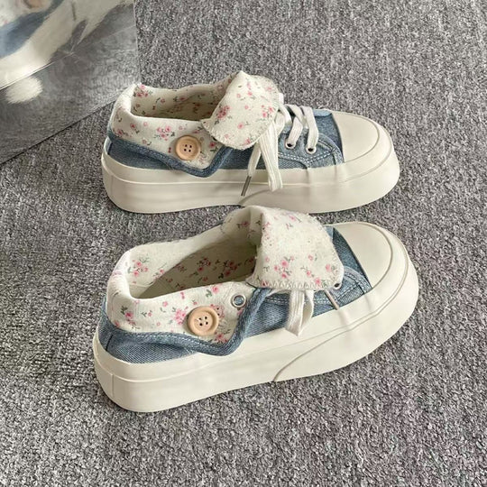 Damen Modische Sneakers mit besonderen Knopf-Details und verspieltem Karomuster EB