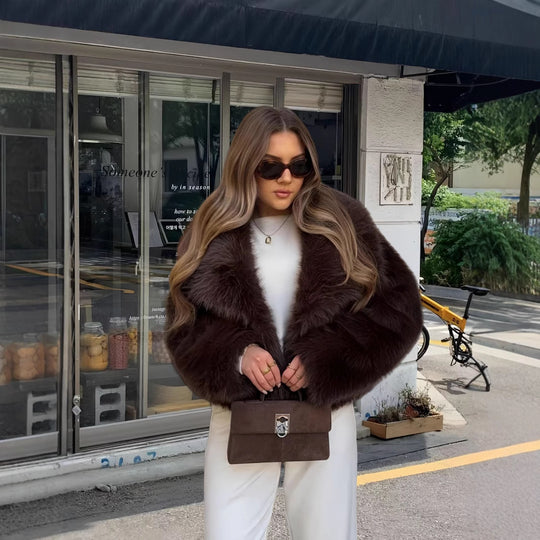 Damen Luxuriöse Kunstpelzjacke mit voluminösen Ärmeln und elegantem Schnitt EB
