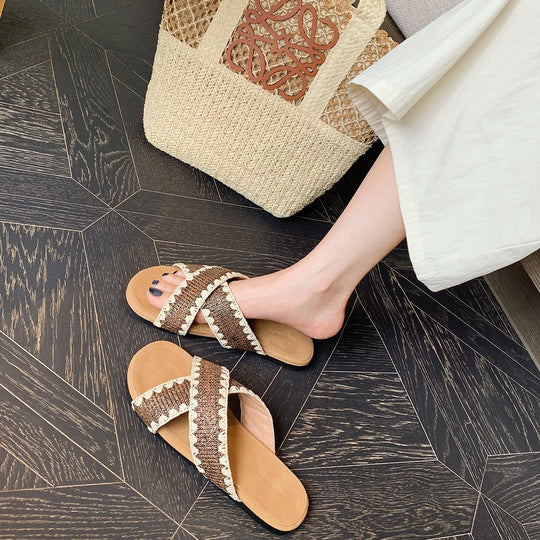 Damen Komfortable und stilvolle Zehentrenner-Sandalen mit raffinierter Faltentechnik EB