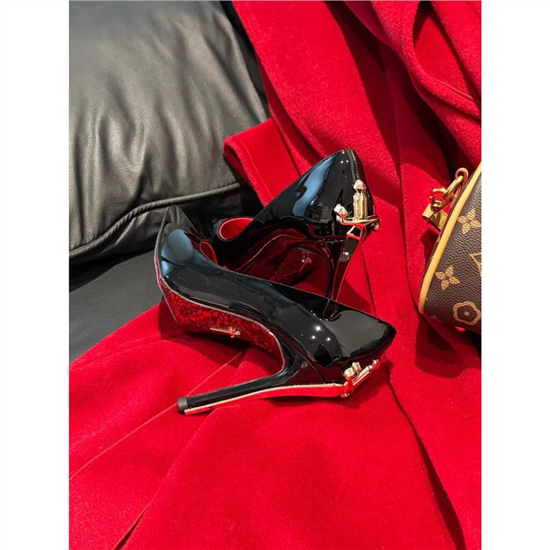 Damen Elegante Lack-Pumps mit spitzer Spitze, Stiletto-Absatz und dekorativem Fersenriemen EB