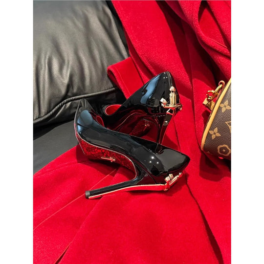 Damen Elegante Lack-Pumps mit spitzer Spitze, Stiletto-Absatz und dekorativem Fersenriemen EB
