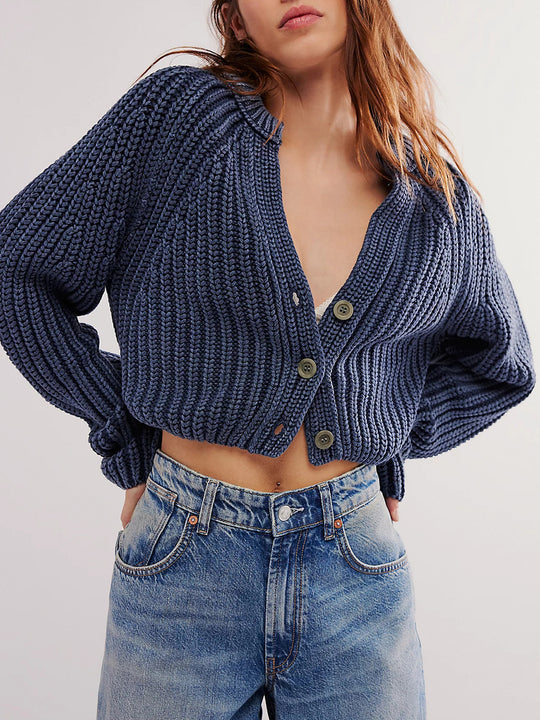 Damen Strickjacke mit femininer Silhouette und lässigem Knopfdesign EB
