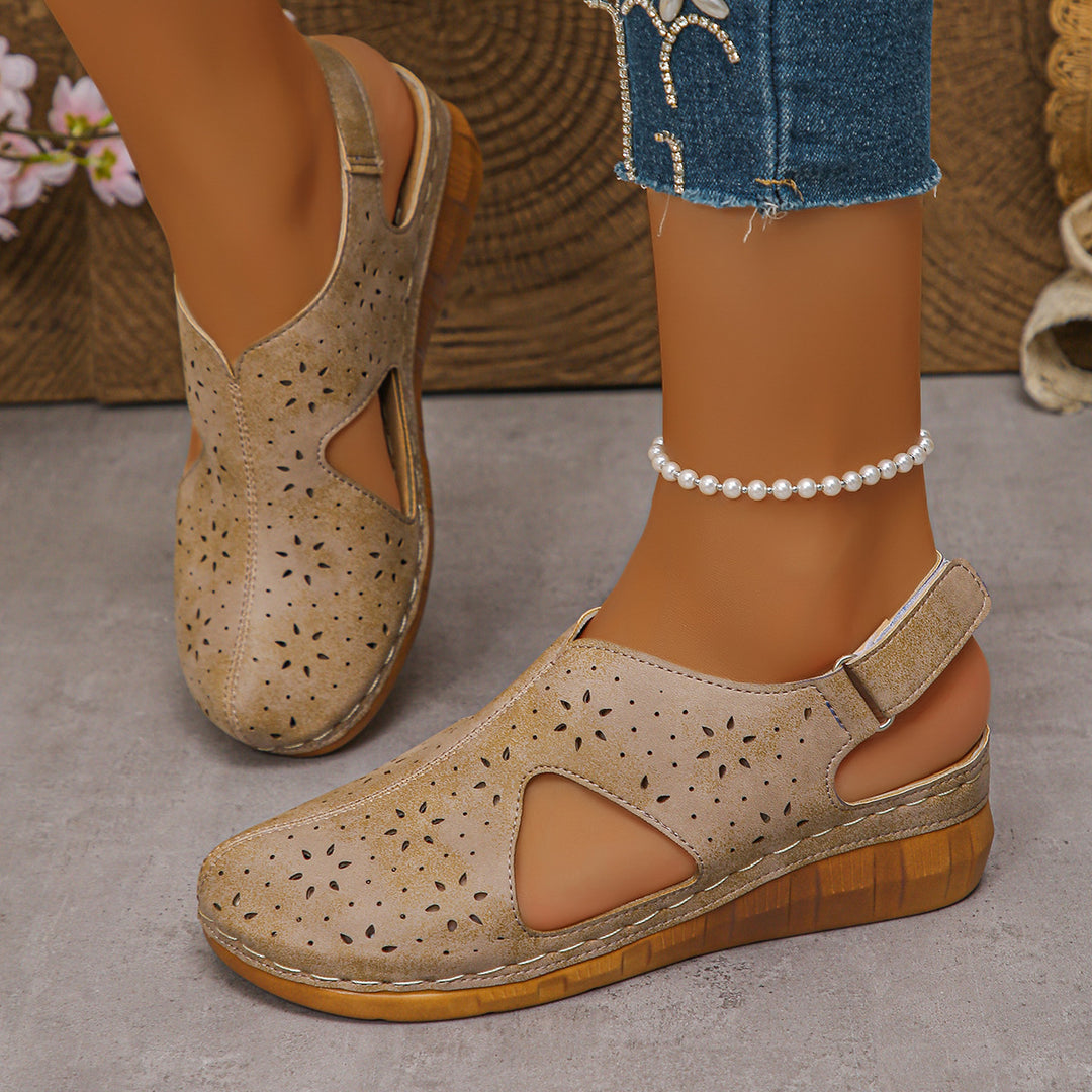 Damen Luftige Clogs mit eleganter Perforation und bequemer Sohle EB