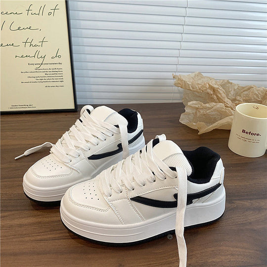 Damen Sportliche Sneaker mit flacher Laufsohle und atmungsaktivem Obermaterial EB