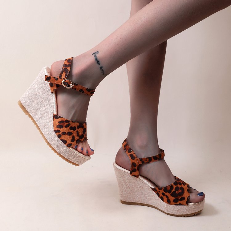 Damen Keil-Sandalen mit geflochtenem Riemendesign und komfortabler Sohle EB