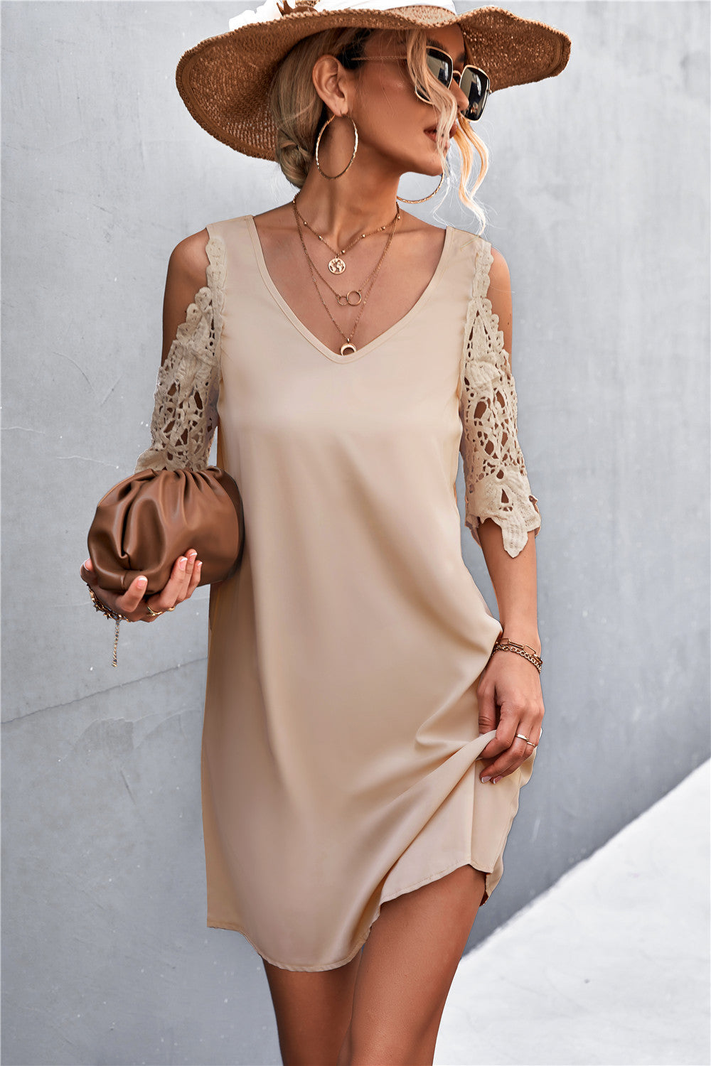 Damen luftiges Minikleid mit Spitzeneinsatz und elegantem V-Ausschnitt EB