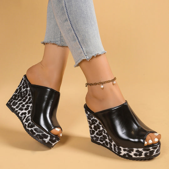 Damen Wedge-Pantoletten mit modischem Leopardenmuster und offenem Zehenbereich EB