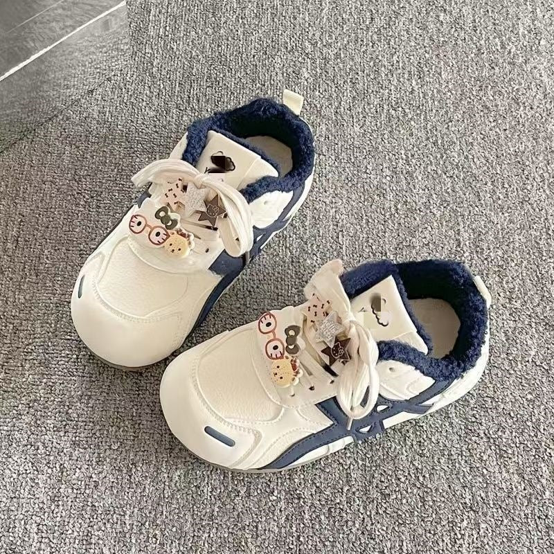 Damen modische Sneaker mit wärmendem Kunstfellfutter und verspieltem Dekor EB