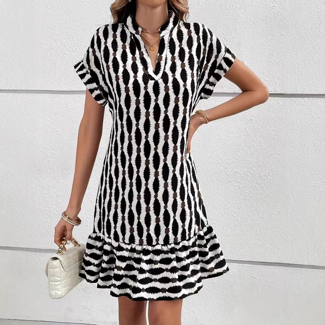 Damen Kleid mit modischem Pünktchenmuster und Raffungen EB