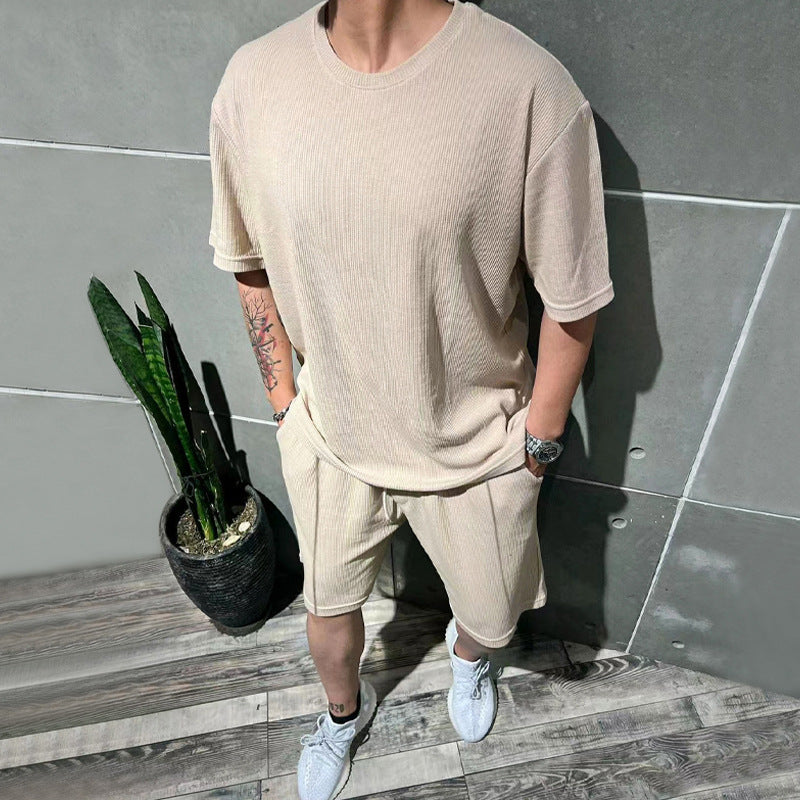 Herren lässiges Freizeitsport-Outfit mit strukturiertem Oberteil und Shorts EB