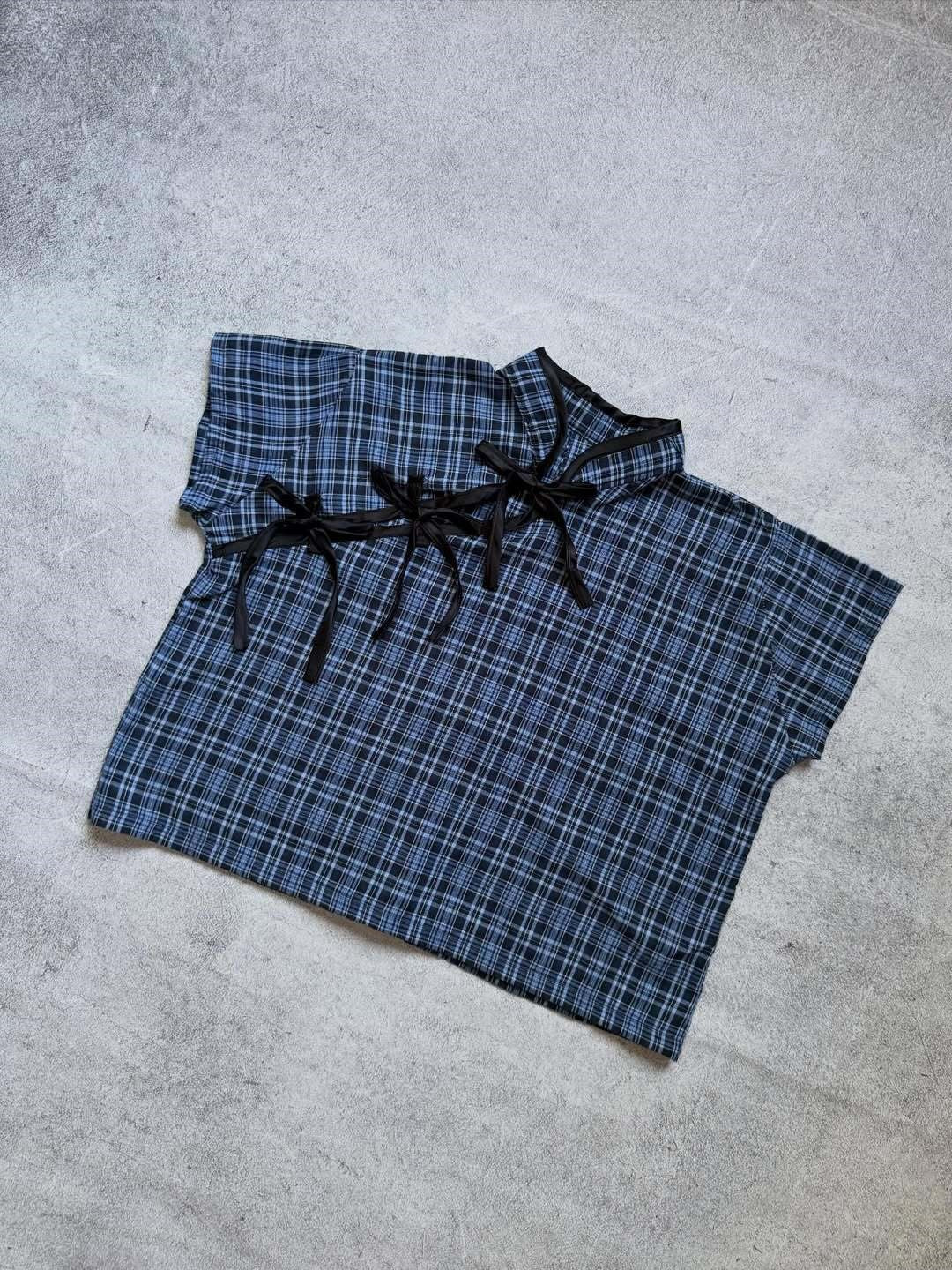 Damen Urbanes Karo-Top mit raffinierten Rüschendetails EB