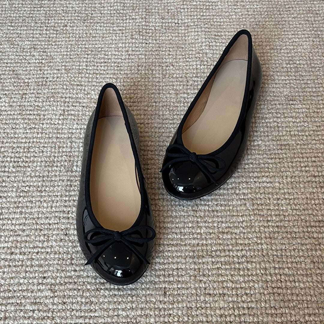 Damen Ballerinas aus glänzendem Leder mit verspieltem Schleifendetail EB