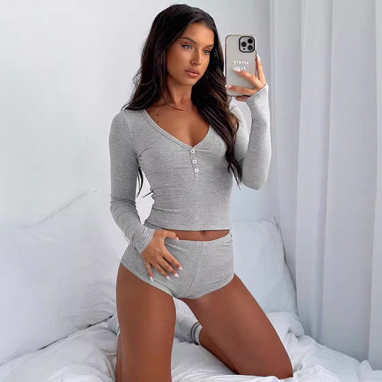 Damen Langärmliges Oberteil mit knopfbefestigtem V-Ausschnitt und bequemen Shorts EB