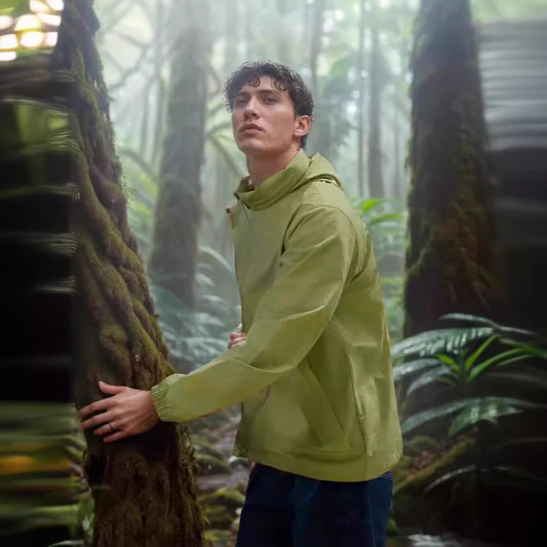 Herren funktionale Outdoor-Jacke mit verstellbarem Kapuzenkragen und atmungsaktiven Einsätzen EB