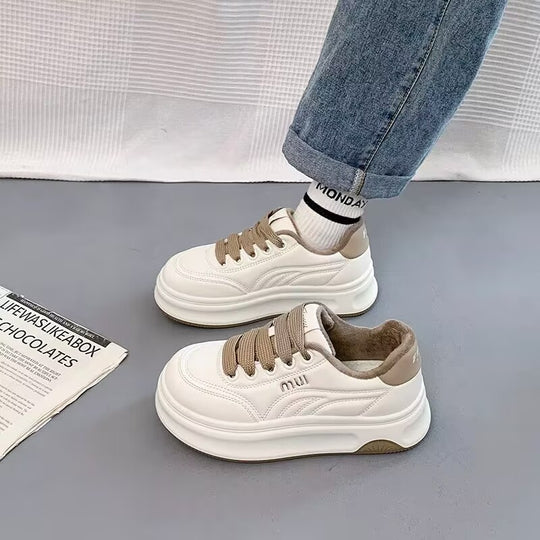 Damen Sneakers mit dicker, bequemer Sohle und stilvollen Schnürdetails EB