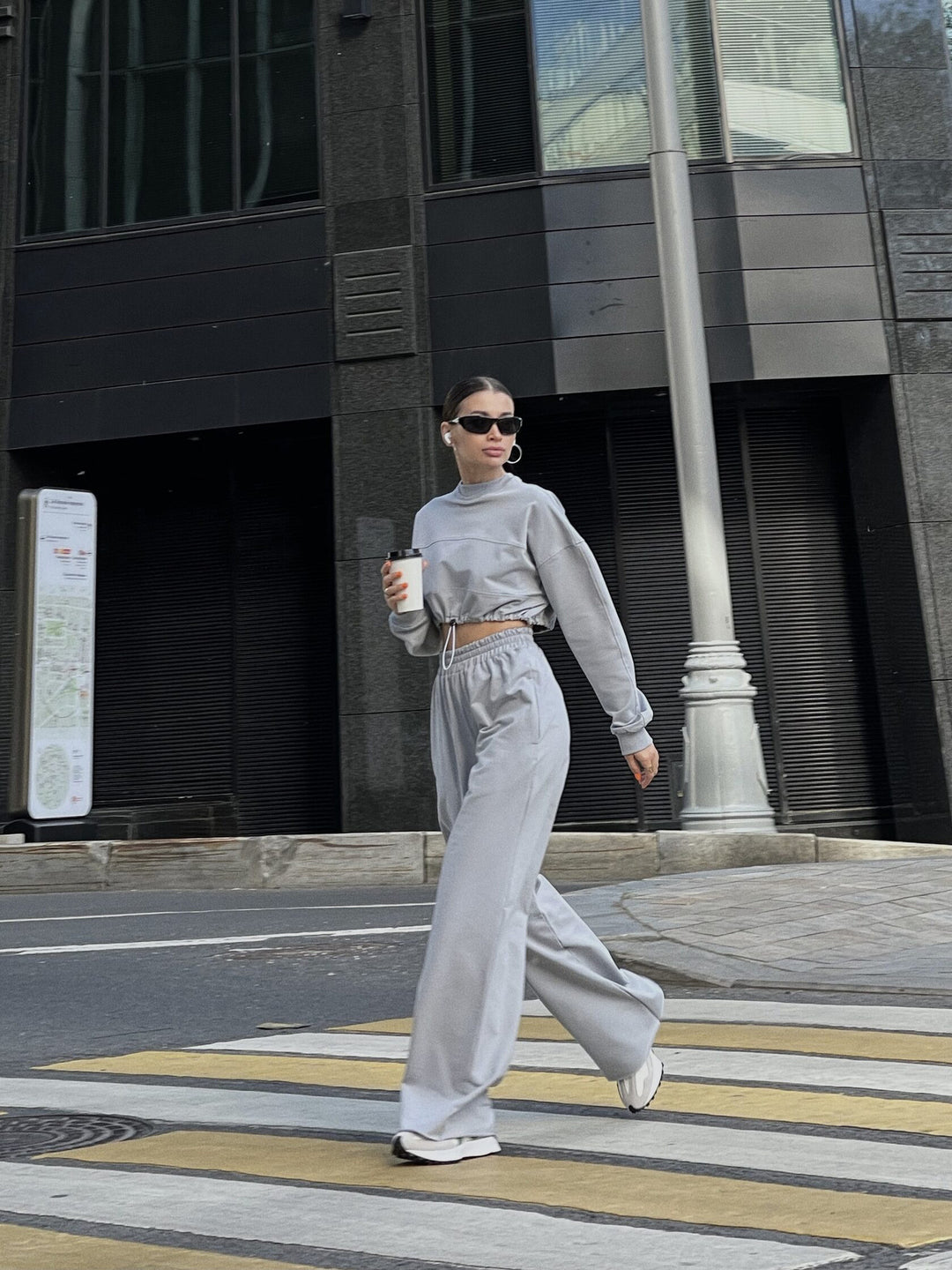 Damen Cropped Loungewear-Set mit gerafftem Tunnelzug und weiter High-Waist-Hose EB