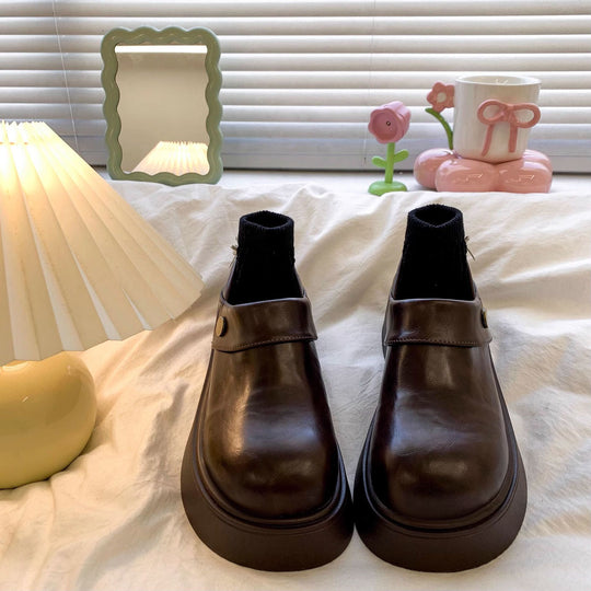 Damen Modische Clogs mit rutschfester Sohle und verspieltem Design EB