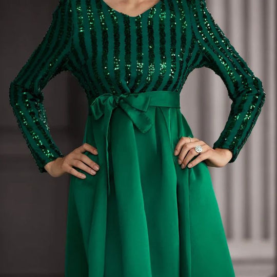 Damen Glamouröses Maxikleid mit Paillettenakzenten und schimmerndem Rock EB