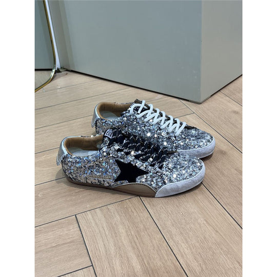 Damen Sneaker mit glitzerndem Obermaterial und kontrastierenden Schnürsenkeln EB
