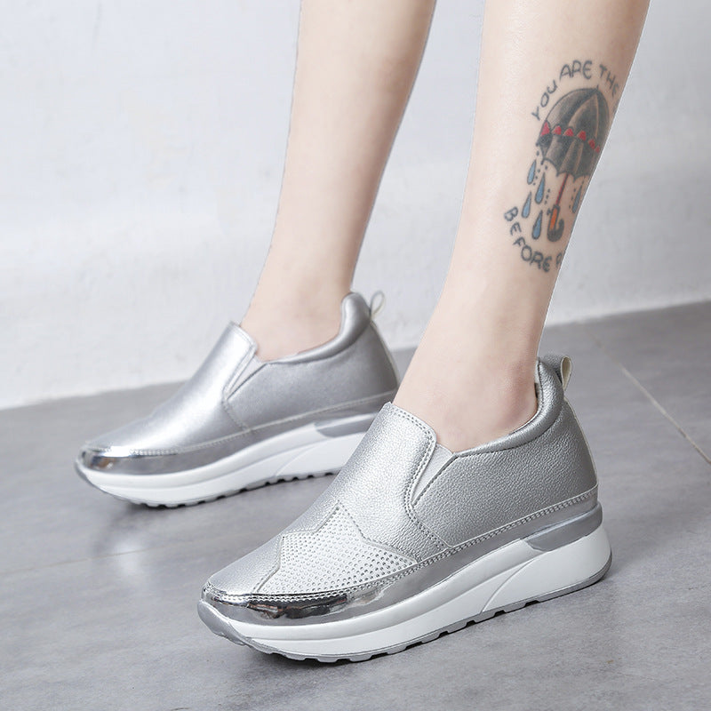 Damen sportliche Slip-On Sneakers mit glänzender Korksohle EB