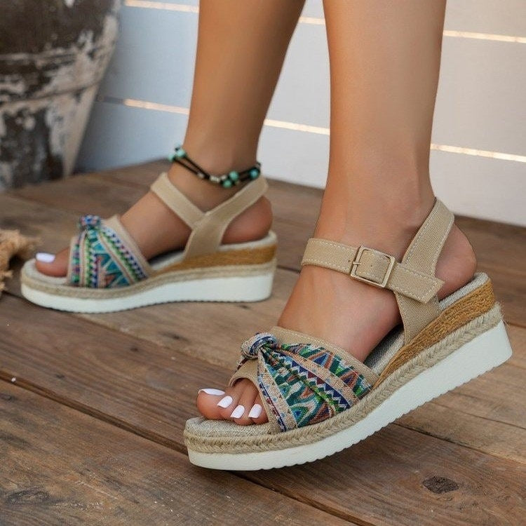 Damen Wedge-Sandalen mit dekorativen Knotendetails und verstellbarem Riemendesign EB