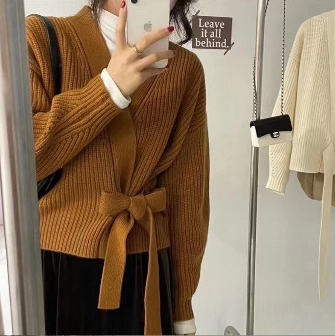 Damen Wickelstrickjacke mit weit geschnittenen Ärmeln und Taillengürtel EB