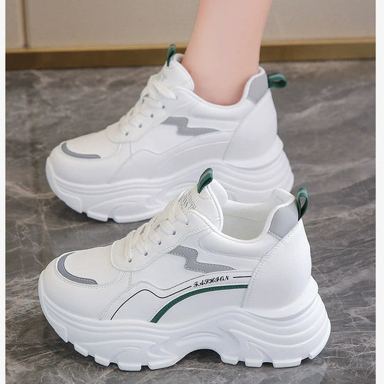 Damen Sportliche Plateau-Sneaker mit innovativer Dämpfung und modischem Design EB