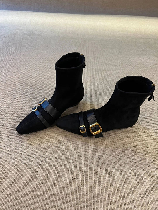 Damen Ankle Boots mit elegantem Riemen und spitz zulaufendem Design EB