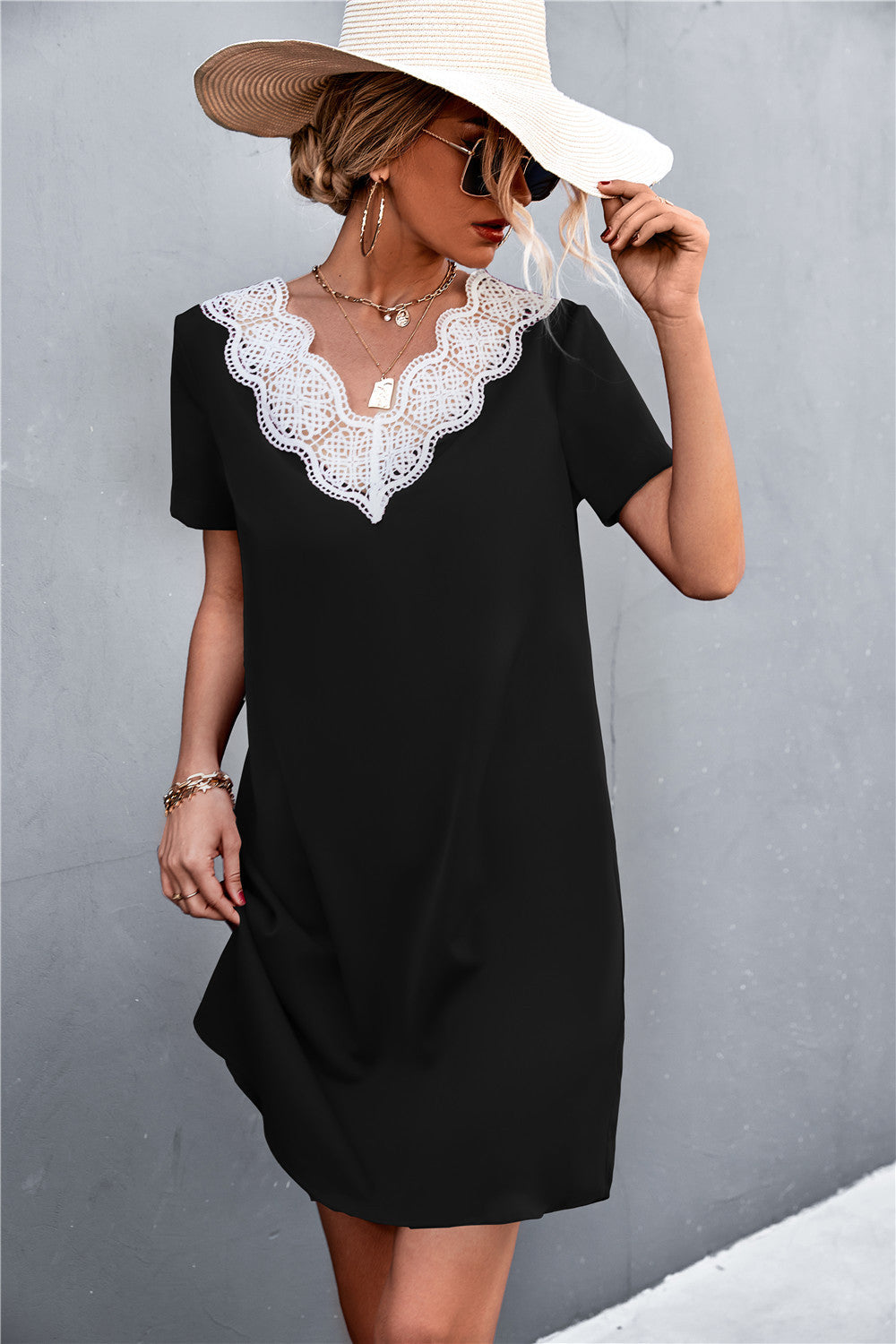 Damen Kleid mit elegante Spitze und lässigem Schnitt EB