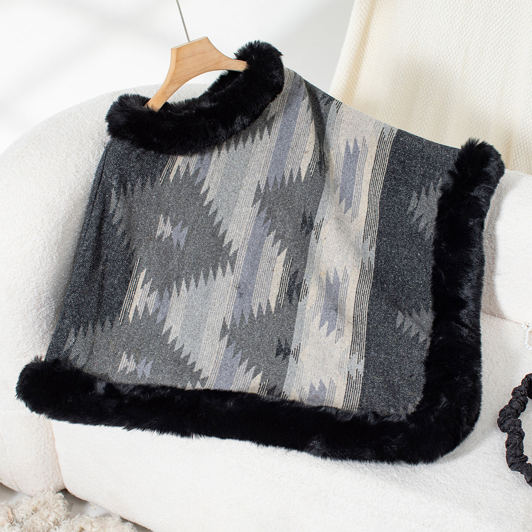 Damen Kuschelpullover mit hochwertigem Kunstfellbesatz und geometrischem Muster EB