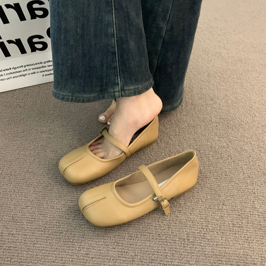Damen Ballerinas mit verstellbarem Riemen und dekorativen Details EB