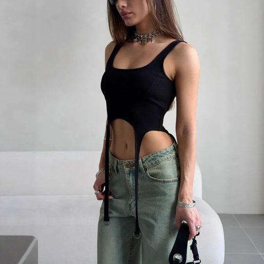 Damen Crop-Top mit innovativem Schnitt und einzigartigen Binde-Details EB