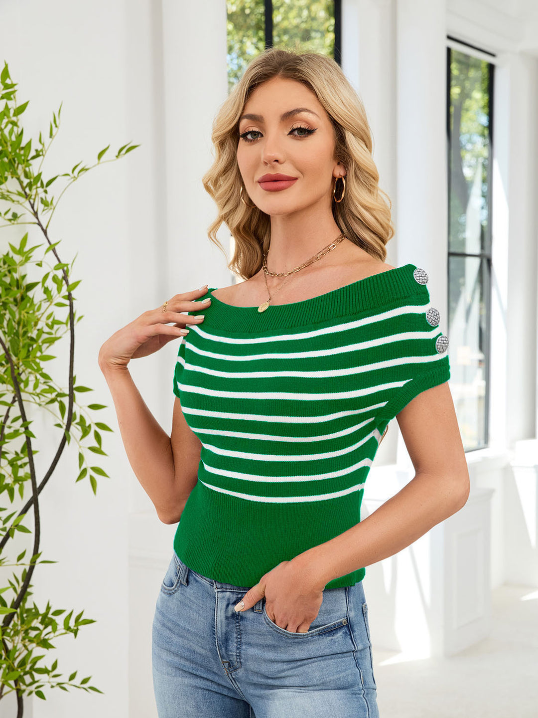 Damen Feinstrickpullover mit modischen Streifen und dekorativen Knopfdetails EB