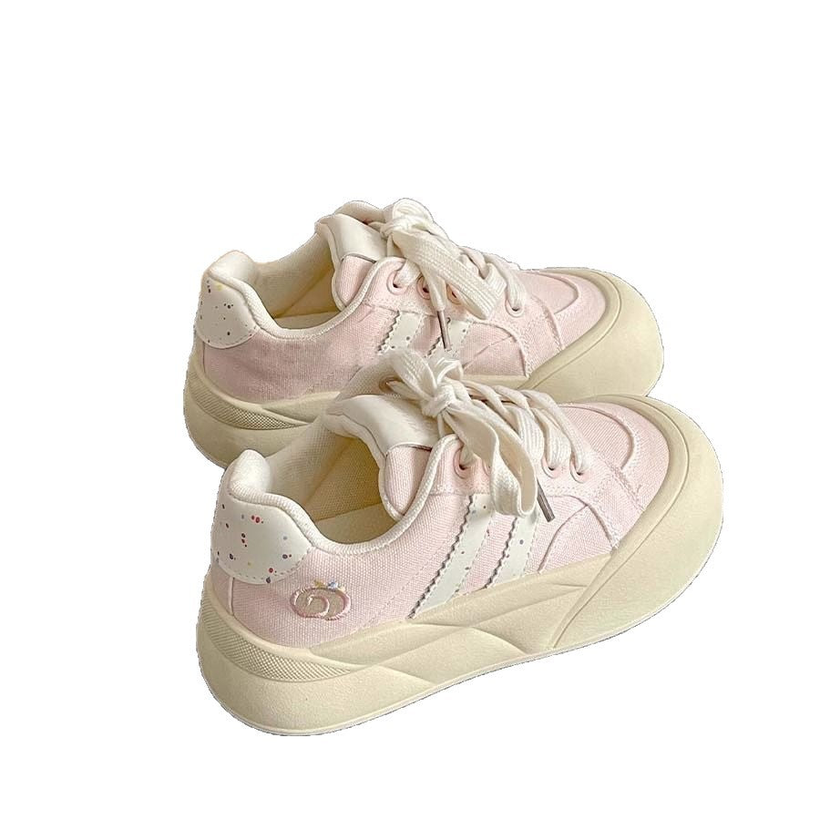 Damen Sneakers mit eleganter Struktur und modischen Details EB