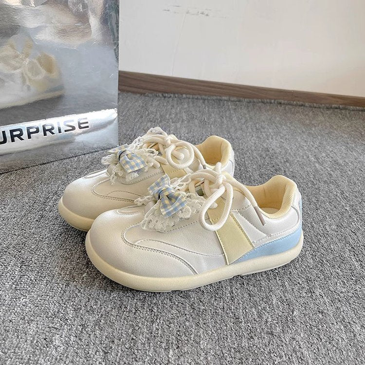 Damen Sneakers mit romantischem Rüschendetail und gepolsterter Sohle EB