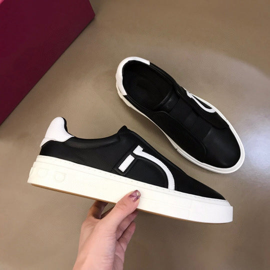 Damen Sneakers mit elastischem Riemen und komfortabler Sohle von EB