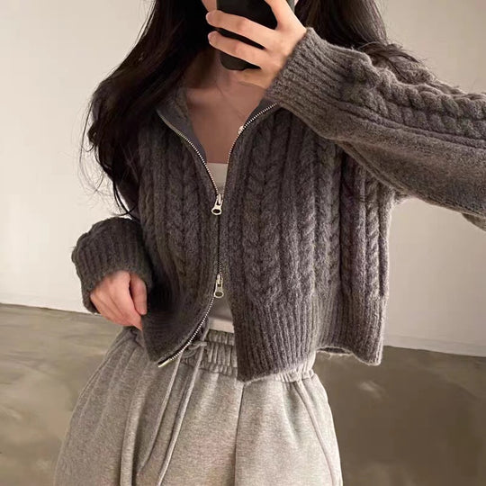 Damen Strickjacke mit hochwertigem Zopfmuster und sportlichem Reißverschluss EB