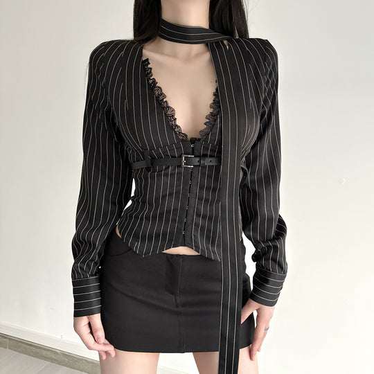 Damen nan tailliertes Langarmshirt mit Twist‑V‑Ausschnitt, Hemdkragen und Nadelstreifen-Optik EB