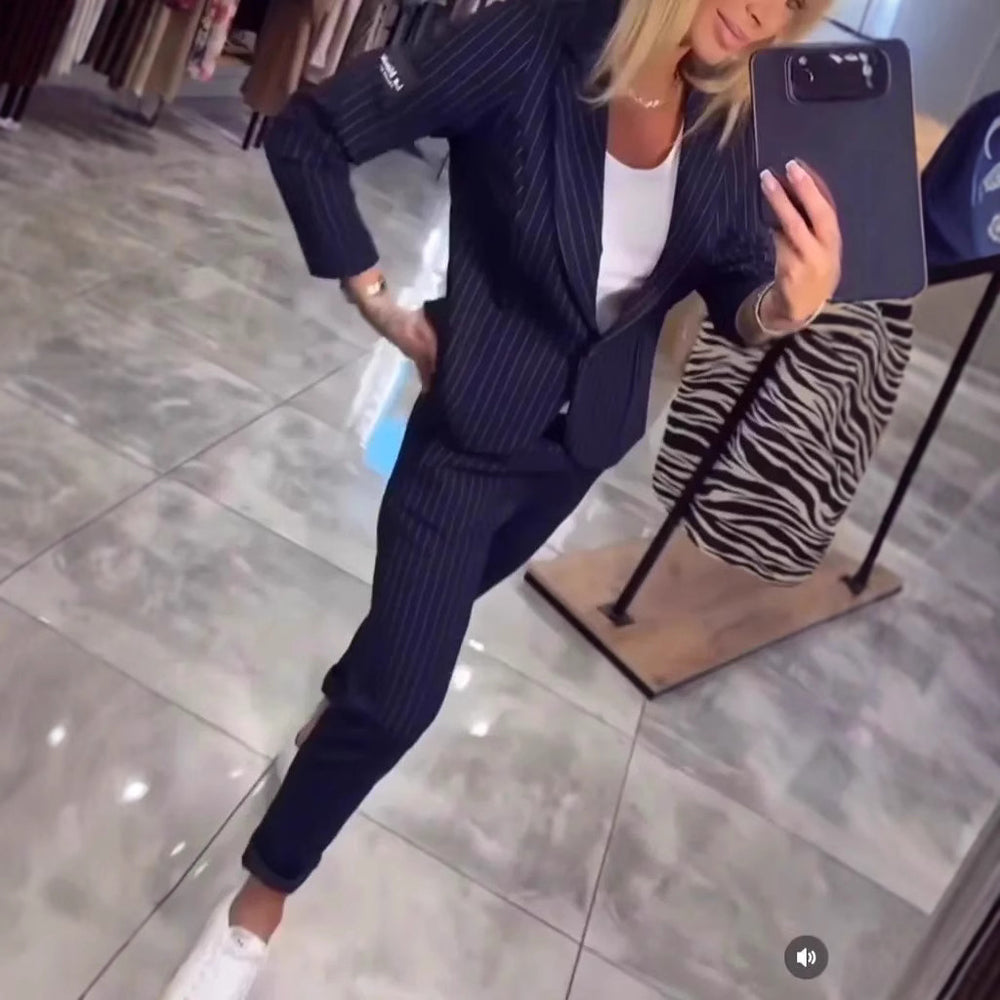 Damen Elegantes Blazer-Hosen-Set mit feinen Streifen EB