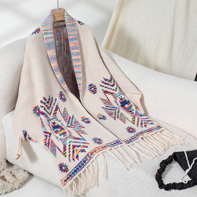 Damen Strickponcho mit buntem Navajo-Muster und fransigem Saum EB