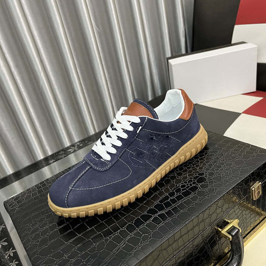 Damen Sportliche Sneakers aus weichem Wildleder mit eleganten Lederakzenten EB