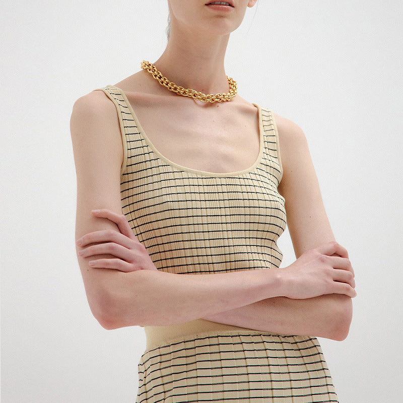 Damen elegantes Strickensemble mit Knopfleiste und hohem Kragen EB