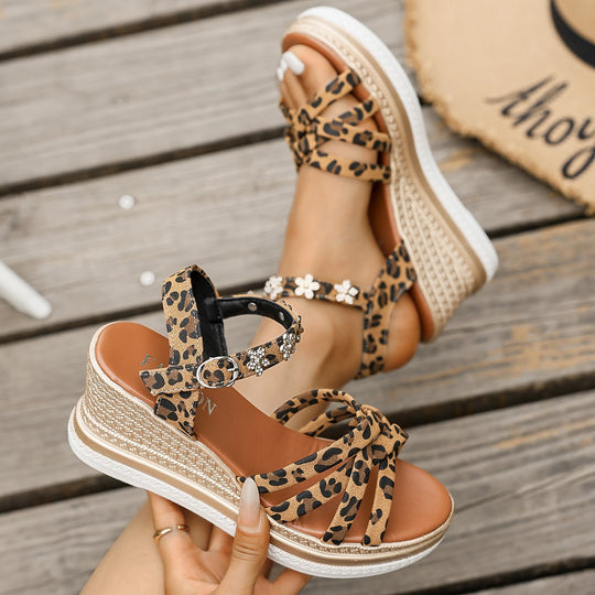 Damen Wedge-Sandalen mit dekorativen Riemen und modischem Leopardenmuster EB